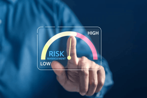 A risk portfolio helps balance potential risks and rewards. - Ultima Markets